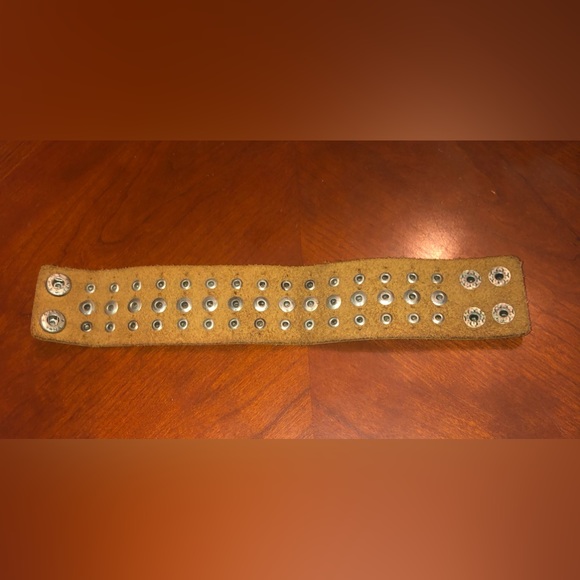 Prwnd tan genuine suede w silver flat studs 9” x 1 1/2” - Picture 3 of 6